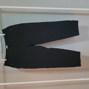 Adorable Chicos black Crop/Capris with button detail, size 2.5
